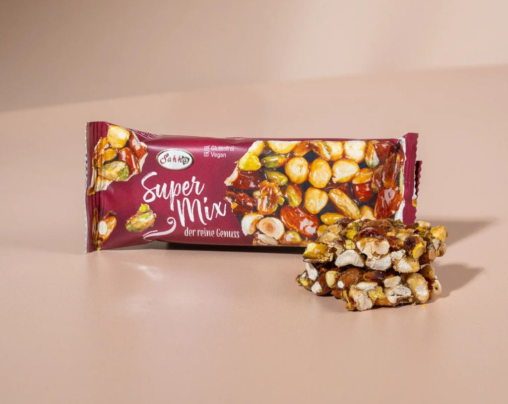 Packaged Granio Super Mix bar ("Der reine Genuss"), a gluten-free and vegan-friendly snack bar featuring visible pieces of nuts and fruit.
